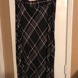 A-line skirt. Side zip.